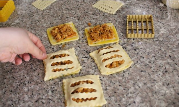 فطائر مشبكة هائلة محشوة بشكل جديد وحصري من الذ واسهل مايكون