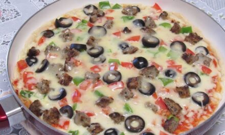 بيتزا فى 5 دقائق بدون عجن وبدون فرن/البيتزا السائلة في المقلاة ألذ وأسرع بيتزا