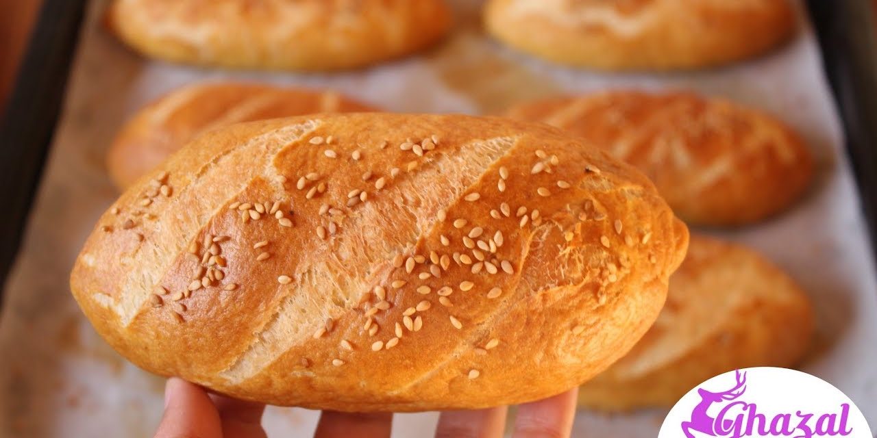 الخبز المسلوق او خبز بريتزل الالماني مقرمش ورطب مع كل اسراره