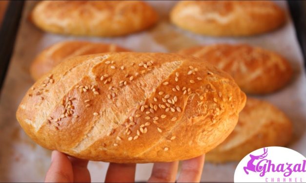 الخبز المسلوق او خبز بريتزل الالماني مقرمش ورطب مع كل اسراره