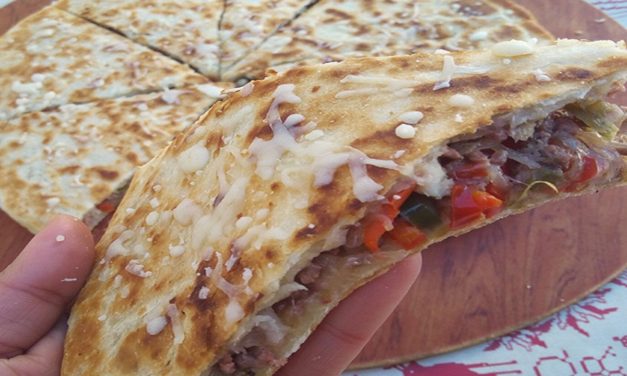 فطيرة محشوة في المقلاة الثقيلة من أسهل وألذ مايمكنك تحضيره للعشاء