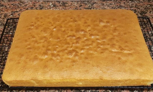 أسهل و أروع كيك اسفنجي بحجم عائلي هش كالقطن يستحق التجربة