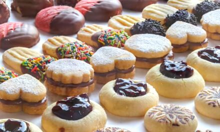 ب 3 مكونات وبدون زبدة او بيض عملت 80 قطعة بسكوت