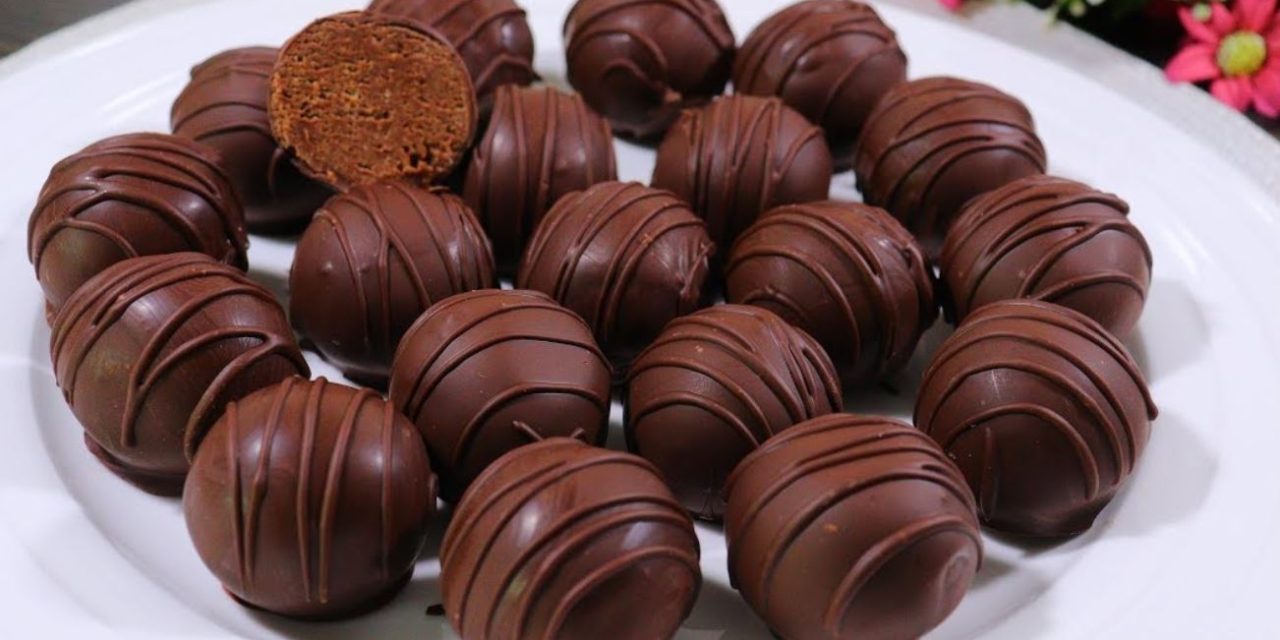 كرات الشوكولاتة اللذيذة ب 3 مكونات فقط وفي 10 دقائق
