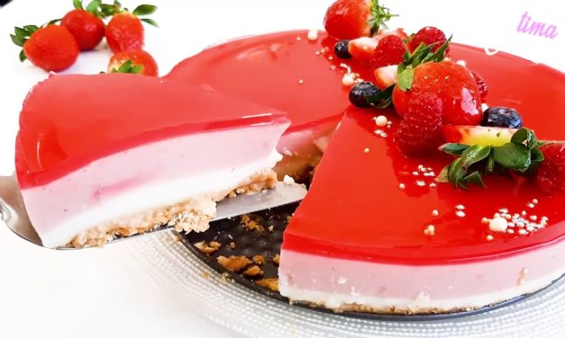 كيك الفرولة سهل بدون فرن وبدون بيض