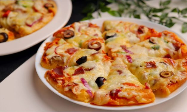 بيتزا سريعه في 10 دقائق فقط بدون خميرة بدون فرن