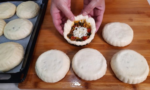 فطائر ذهبية دون بيض ولا دلك بحشوة بسيطة