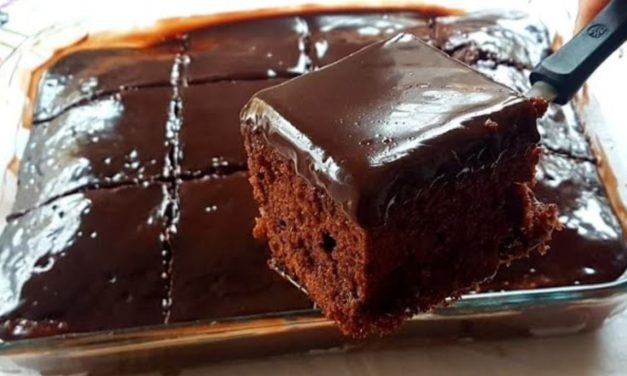 كيكة الشوكولاتة اللذيذة خفيفة هشة اسفنجية سهلة وبسيطة..