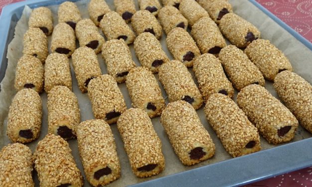 اصابع التمر بالسمسم هشة وتذوب في الفم وكتير طيب