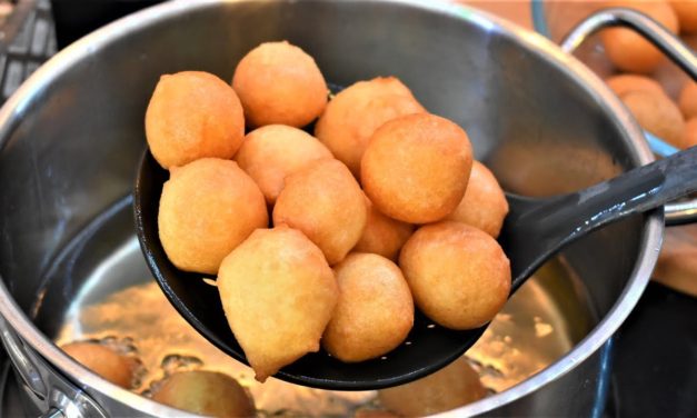 لقمة القاضي او العوامه وسر قرمشتها ولونها الدهبي الجميل