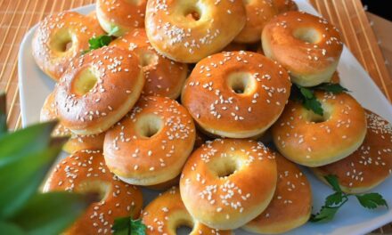 كعك الحليب الهش خفيف وطري مناسب للفطور الصباحي