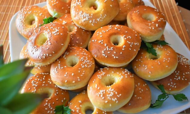 كعك الحليب الهش خفيف وطري مناسب للفطور الصباحي