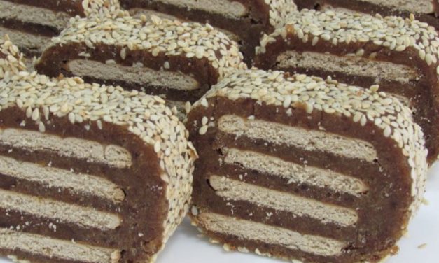 حلاوة التمر و السمسم بخمس دقائق من اطيب الحلويات