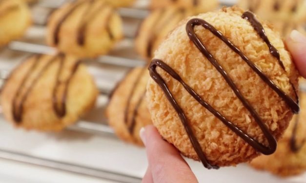 حلى البسيط من ثلاث مكونات فقط موجودة في كل بيت يذوب في الفم