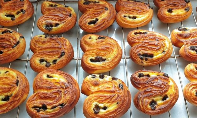 فطائر مورقة بدون زبدة مع حشوة لكريمة وشكولاطة