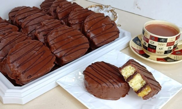 كيك السبع ملاعق أكثر من 20 قطعة بدون حليب بدون زيت لذتها لا توصف