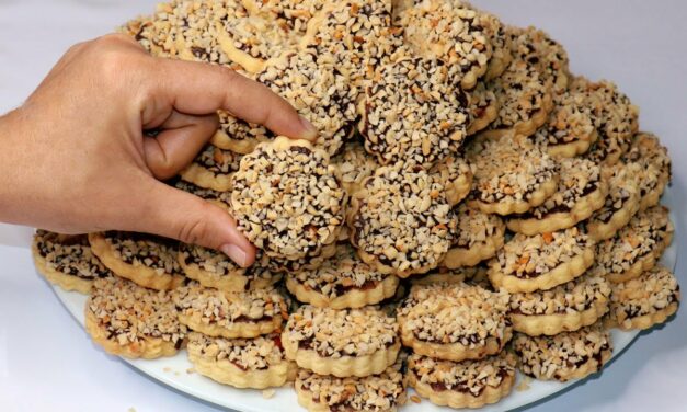 ببيضتين فقط حضرت أكثر من 160 حبة حلوة هشيشة وتذوب في الفم