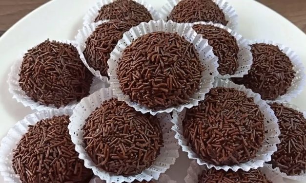 حلوة جافة محشية بحشو مقرمش .. لذيذة جدا .. مقادير بسيطة و تخرج كمية كبيرا