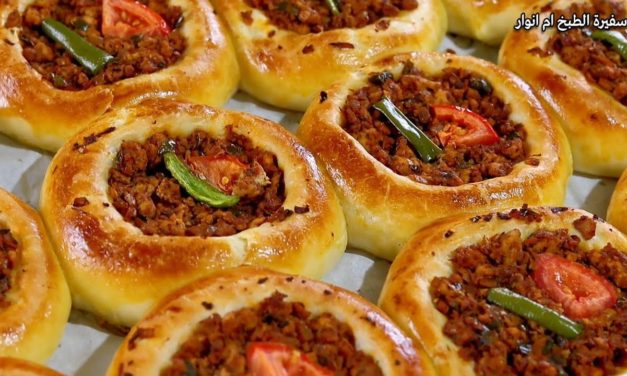 معجنات بدون جبنة هشة وخفيفة كالقطن بحجم عائلي بحشوة الدجاج اللذيذة