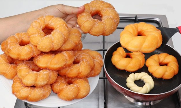 السفنج والبيني فطائر المقلاة سريعة وبدون زيت