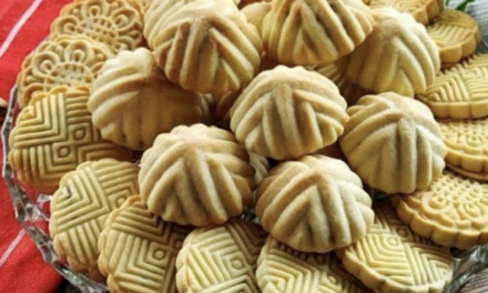 المعمول الطحين والزبدة بشكل جميل