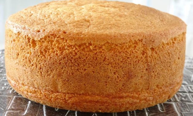 الكيكة الأسفنجية بالماء المغلي بدون حليب هش وطري