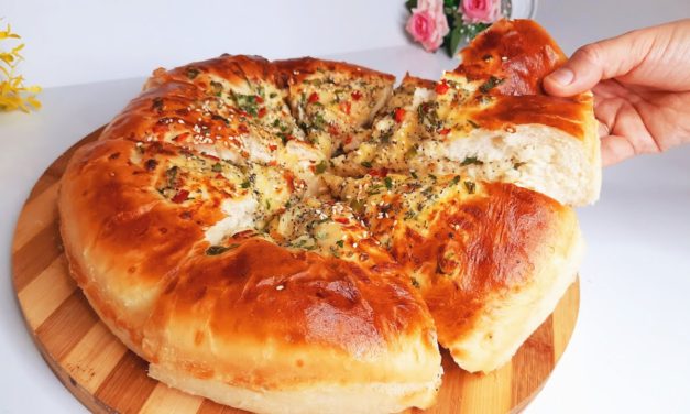 فطيرة محشية بعجينة خفيفة ريشة بدون عجن او مجهود وبدون لحوم ولا حليب