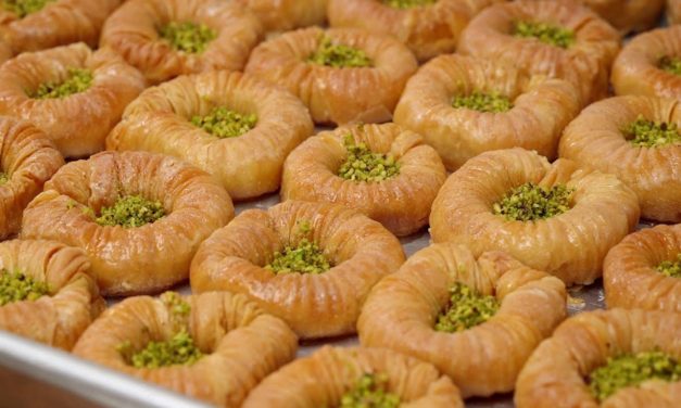 انجح بقلاوة منزلية بكمية وفيرة وطعم لا يقاوم