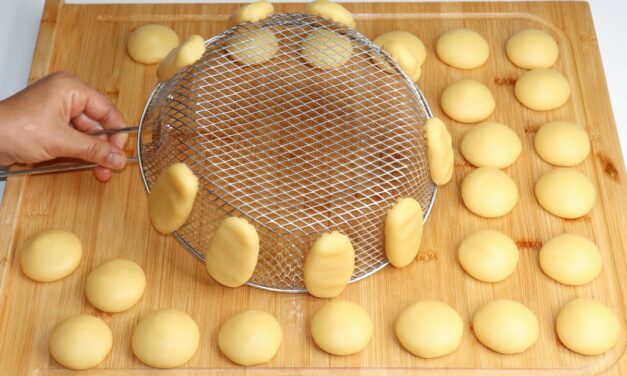 حلوى في 5 دقائق حضريهم على المصفاة بدون اختمار ولا زبدة ولا حليب