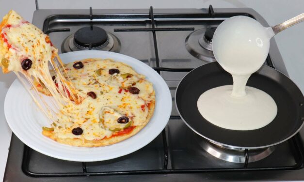  البيتزا في الفرن في 5 دقائق حضري البيتزا السائلة في المقلاة بدون اختمار