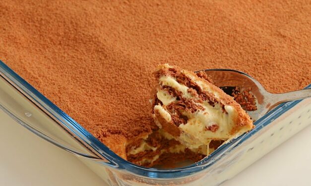 حلى بارد سهل وسريع في 10 دقائق بدون فرن ولا نشا ولا طحين والطعم روعة