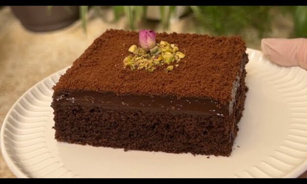 كيكة الشكولاتة تذوب بالفم مع صوص شكولاتة