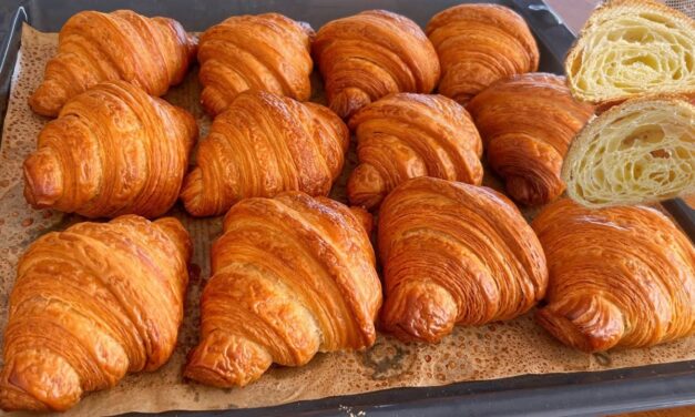 كرواسون منزلي مثالي: أسهل طريقة لتحضيرها من الصفر