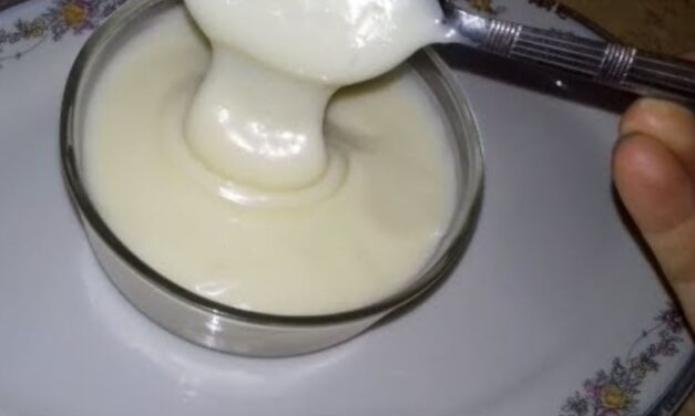 صوص الشكولاتة البيضاء ب 4 مكونات فقط