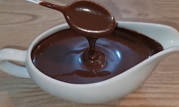 صلصة شوكولاتة سهلة بدون حليب او زبدة