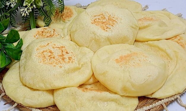 خبز السندوتشات المخبوز في البيت