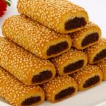 كعك التمر الهش بالسمسم بدون بيض ولا زبدة
