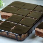 كيكة شوكولاتة في الخلاط بدون زبدة بطريقة سهلة وبحجم عائلي