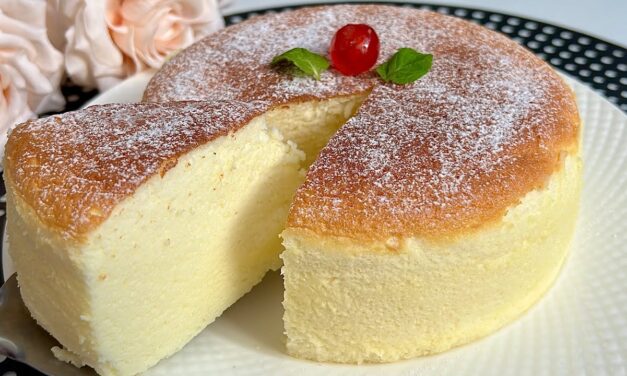 كيكة 5 دقائق بدون دقيق… خفيفة مثل القطن وناجحة من أول مرة