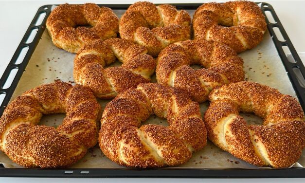 كعك السمسم الهشّ… طراوة من الداخل وقرمشة من الخارج