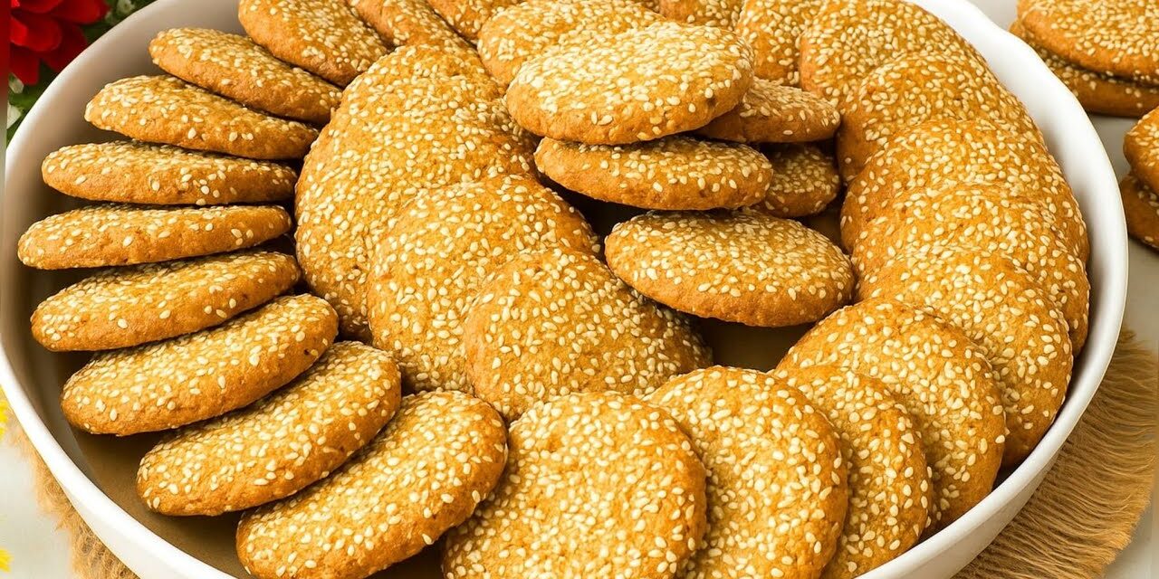 كعك الأفران بالسمسم بدون بيض ولا زبدة بطريقة سهلة ونتيجة رائعة