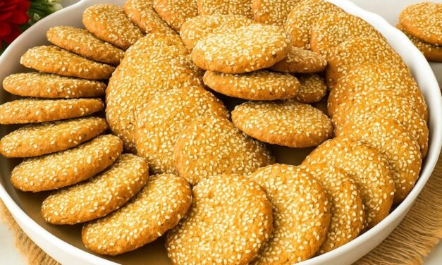 كعك الأفران بالسمسم بدون بيض ولا زبدة بطريقة سهلة ونتيجة رائعة