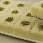 حلى بمكوّنات بسيطة متوفّرة في كل بيت… والوصفة ولا أسهل