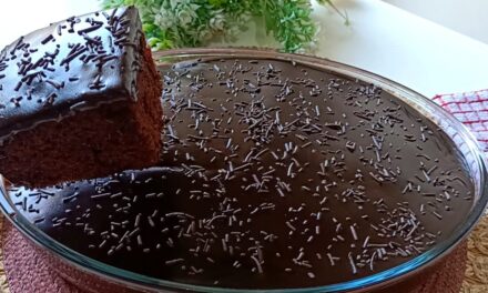 ألذ كيكة شوكولاتة اقتصادية.. هشة، رطبة، ومذاقها خيالي!