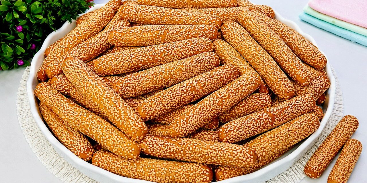 أصابع السمسم المقرمشة… بدون بيض ولا حليب، هشة ولذيذة أحلى من البسكوت!