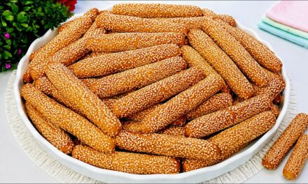 أصابع السمسم المقرمشة… بدون بيض ولا حليب، هشة ولذيذة أحلى من البسكوت!