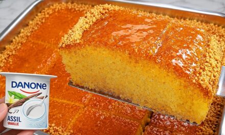 بسبوسة الزبادي بالليمون… طرية ومرملة ومشبعة بالشربات بطعم لا يقاوم