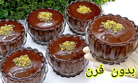 كيكة الشوكولاتة في الأكواب… بدون فرن وبصوص شوكولاتة